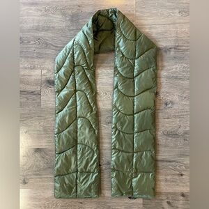 Rumpl Quilted Puffy Scarf Nanoloft Green